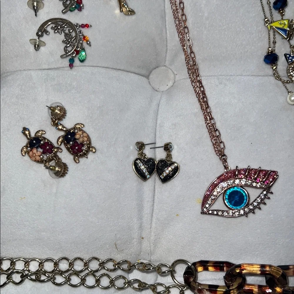 Collection of Jewelry - Picture 4 of 11